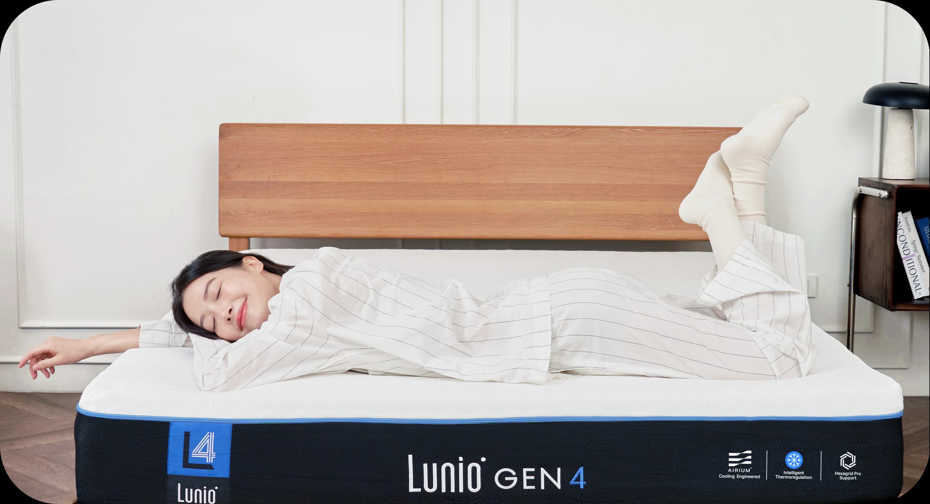 在 Lunio Gen 4 石墨烯乳膠床墊上安然熟睡的生活照 — 讓身體在夜晚深層修復